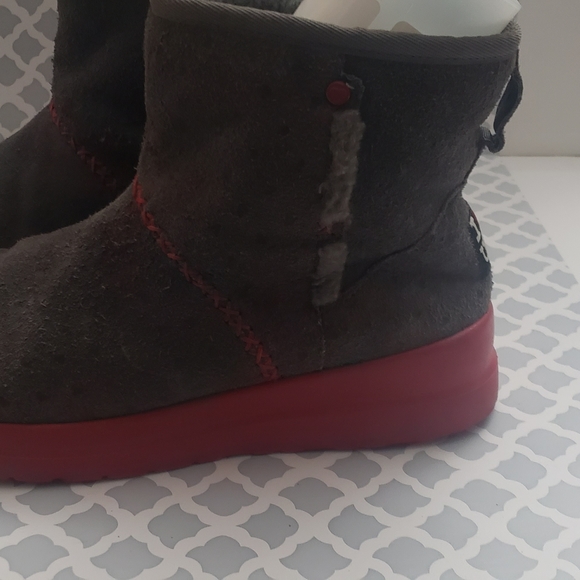 Ugg "I Luv Ugg Ankle Boots - Picture 3 of 3